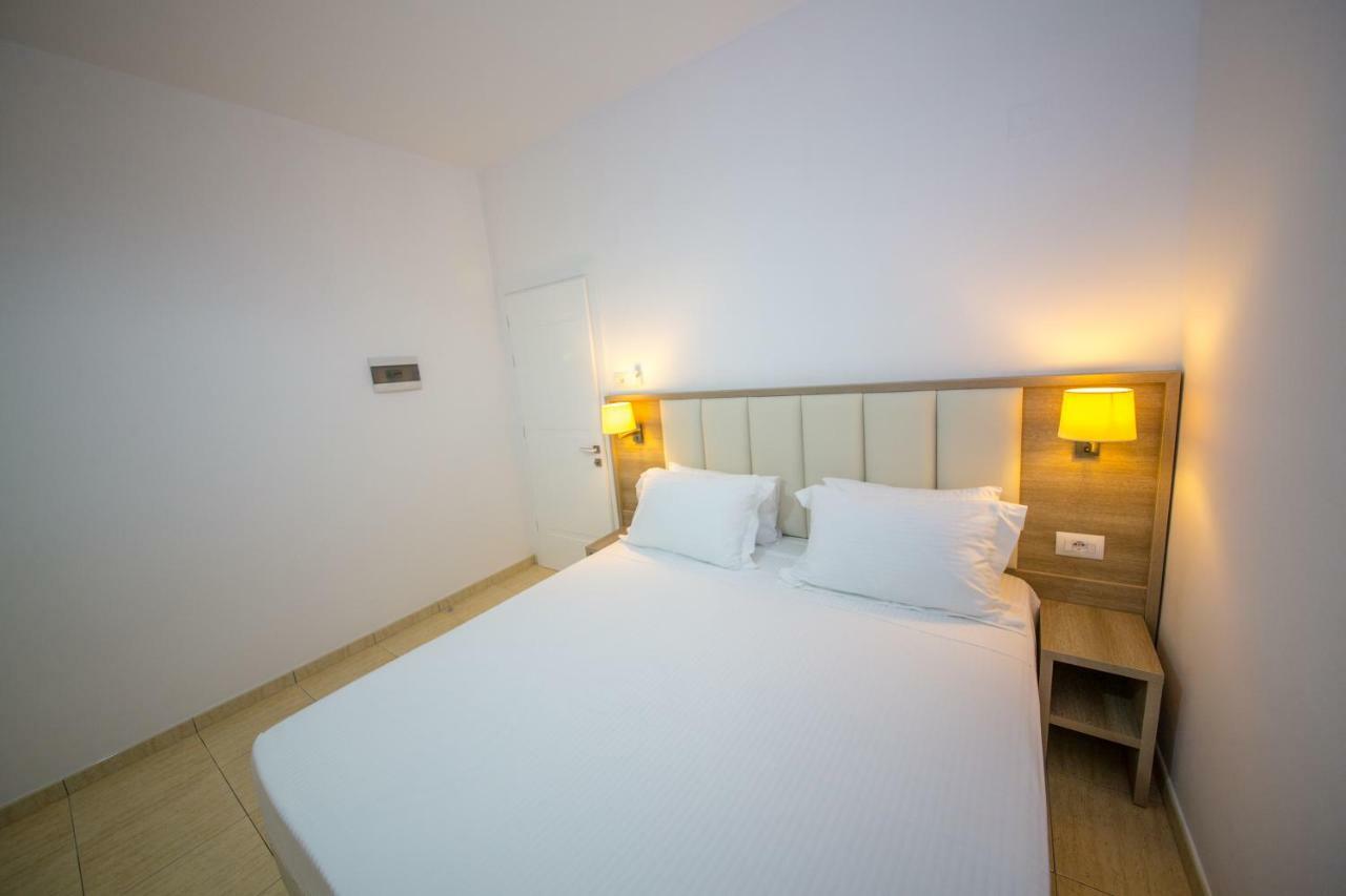 Hotel Alina Saranda Kültér fotó
